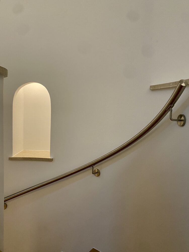 Main courante inox — Escalier hélicoïdal, Cologny