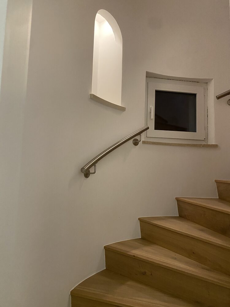 Main courante inox — Escalier hélicoïdal, Cologny