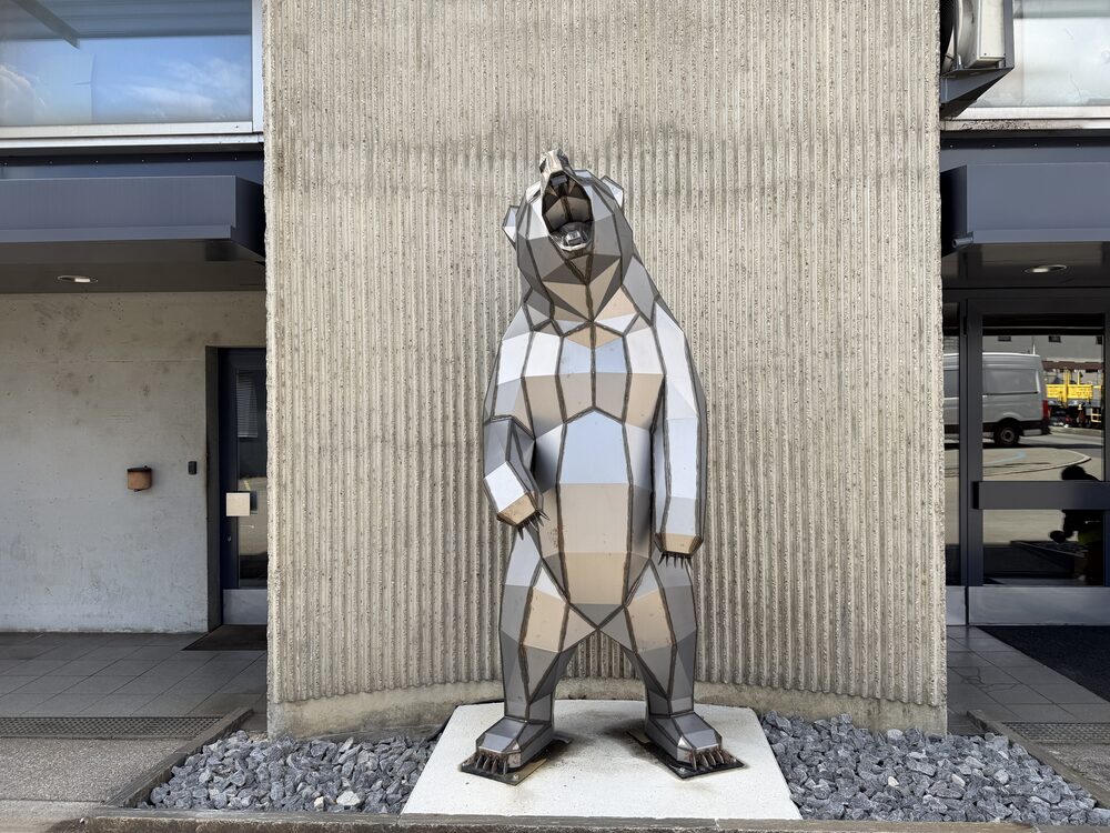Sculptures métalliques — Ours & créature facettés