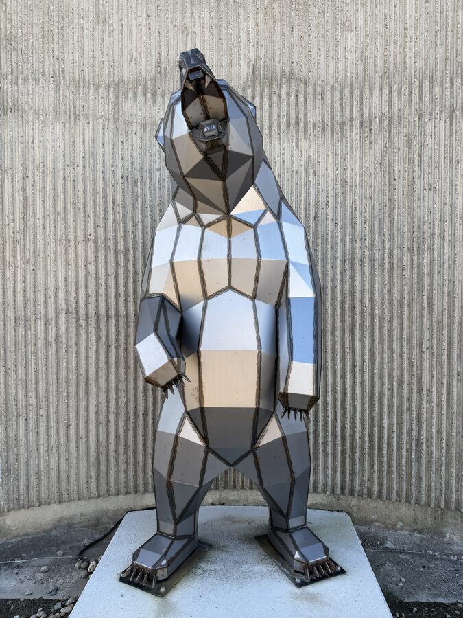 Sculptures métalliques — Ours & créature facettés